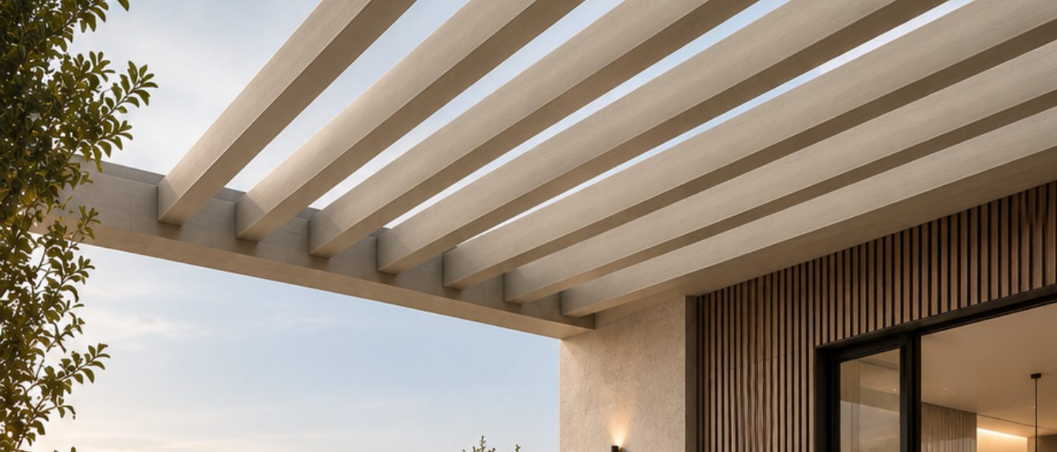 Pérgola de vigas sobre una terraza, lámina del catálogo HAKÛ 2026